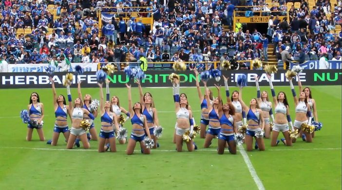 Porristas de Millos en el Estadio